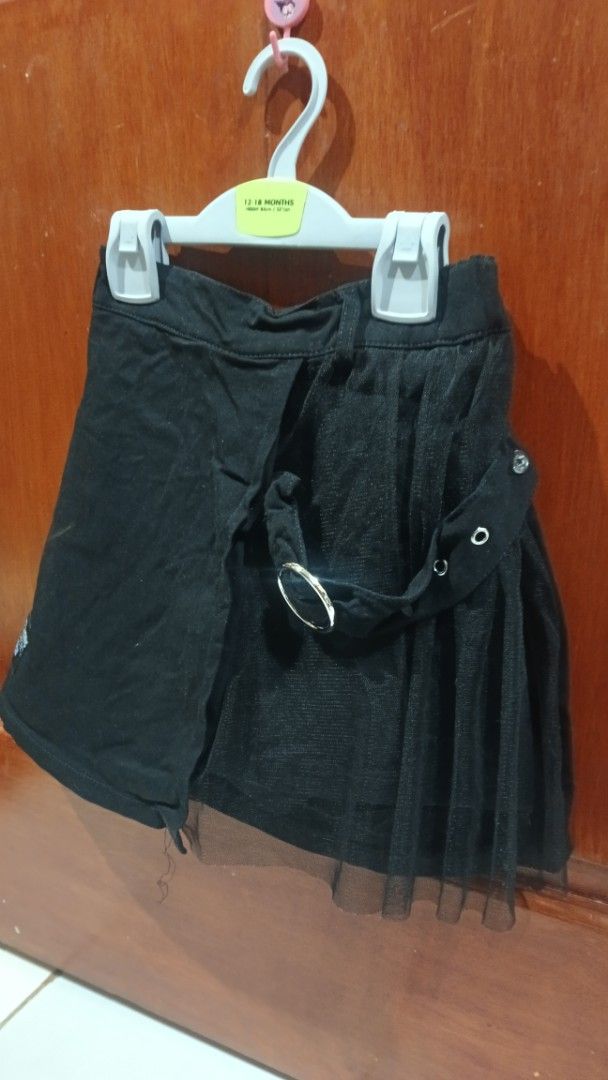 Rok celana jeans hitam anak tutu (Kategori: 8 hingga 12 tahun) berada di Jakarta Selatan. Dikirim oleh tokobubua94703 (ID iklan 1380094094, Gambar 2). Deskripsi: lingkar pinggang 60 sampai dengan 76 panjang rok 37 ada tali pengatur pinggang tidak ada minus.