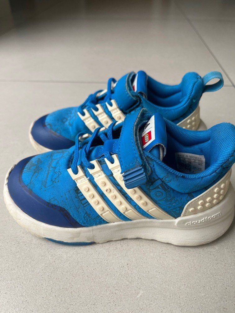 Sepatu anak (Kategori: 4 hingga 7 tahun) berada di Jakarta Selatan. Dikirim oleh punyanyanura (ID iklan 1379926908, Gambar 2). Deskripsi: Adidas Racer TR x Lego . Size 16,5cm.
