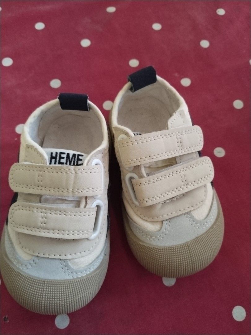 Sepatu anak untuk anak 1 tahun size 22 jrg di pakai tau tau udh g muat aja like new ya moms (Kategori: Orang Tua, Bayi & Anak - Lainnya) berada di Jakarta Pusat. Dikirim oleh aidahr92251336 (ID iklan 1379962126, Gambar 1). Deskripsi: .