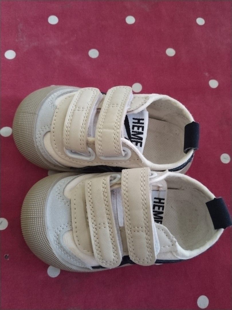 Sepatu anak untuk anak 1 tahun size 22 jrg di pakai tau tau udh g muat aja like new ya moms (Kategori: Orang Tua, Bayi & Anak - Lainnya) berada di Jakarta Pusat. Dikirim oleh aidahr92251336 (ID iklan 1379962126, Gambar 3). Deskripsi: .