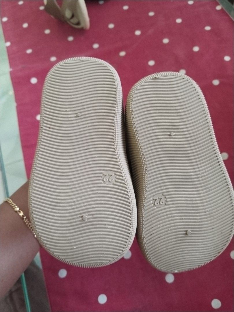 Sepatu anak untuk anak 1 tahun size 22 jrg di pakai tau tau udh g muat aja like new ya moms (Kategori: Orang Tua, Bayi & Anak - Lainnya) berada di Jakarta Pusat. Dikirim oleh aidahr92251336 (ID iklan 1379962126, Gambar 2). Deskripsi: .
