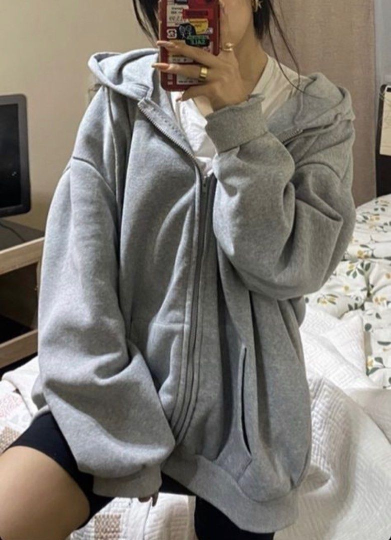 shein oversized gray hoodie solid zip-up thermal lined (Category: Coats, Jackets and Outerwear) located in Manila. Submitted by vrnces (Listing ID 1380093815, Image 1). Description: Size XL No issues Loc: España, Manila.