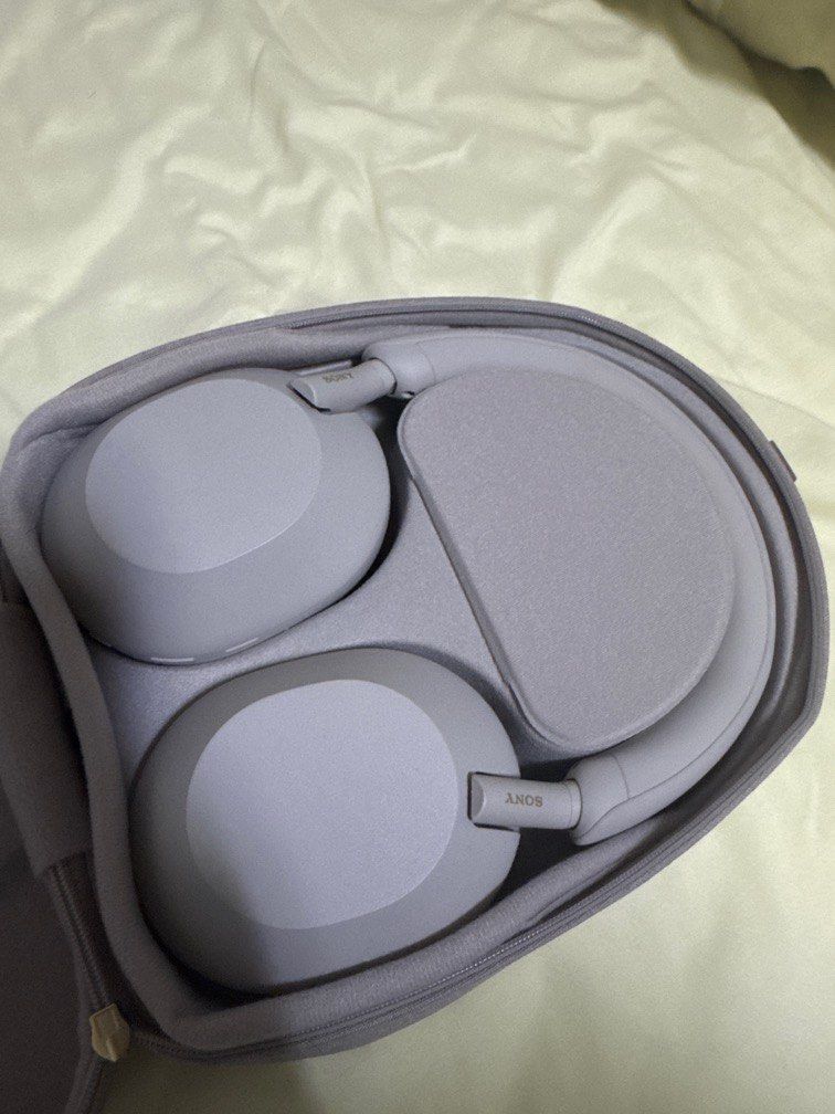 Sony WH-1000XM5 Headphones (Category: Headphones & Headsets) located in Singapore. Submitted by jeremytswong (Listing ID 1380006623, Image 2). Description: Selling off my Sony WH1000XM5 as it is under utilised as I realised I don’t like headphones! Extremely well taken care of! Comes with case and the 3.5mm audio cable! Open to nego.