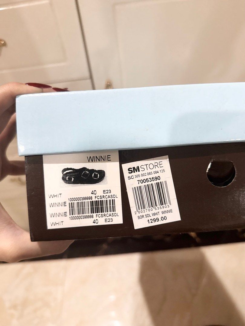 Sorores in Winnie (White) | Size 40 (Category: Flats & Sandals) located in Manila. Submitted by eckac (Listing ID 1380067219, Image 2). Description: .
