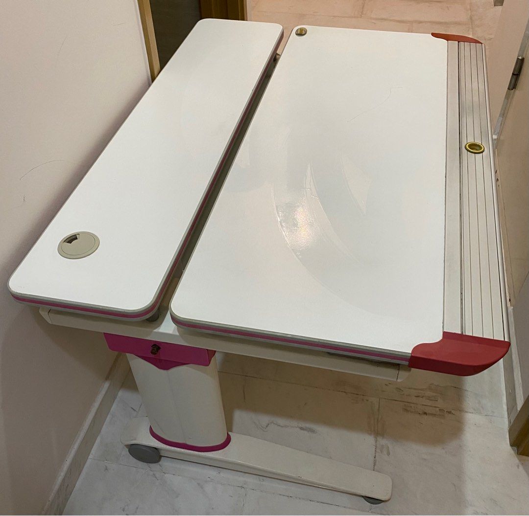 Study table with adjusted height65075287566082110