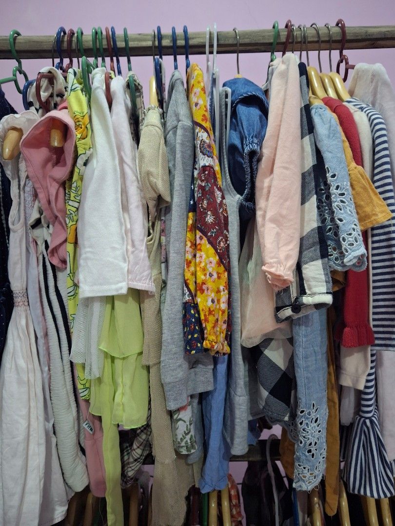 Take all dresa (Kategori: 1 hingga 3 tahun) berada di Cirebon. Dikirim oleh eriva08_ (ID iklan 1380096952, Gambar 1). Deskripsi: ada 26pcs 1 - 3 th yang mau tanya detail boleh chat, bagi yang serius aja yaa.