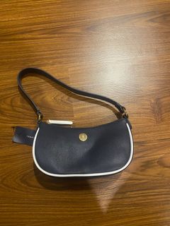 (Category: ) located in . Submitted by skibibadobee (Listing ID 1379994410, Image 1). Description: .