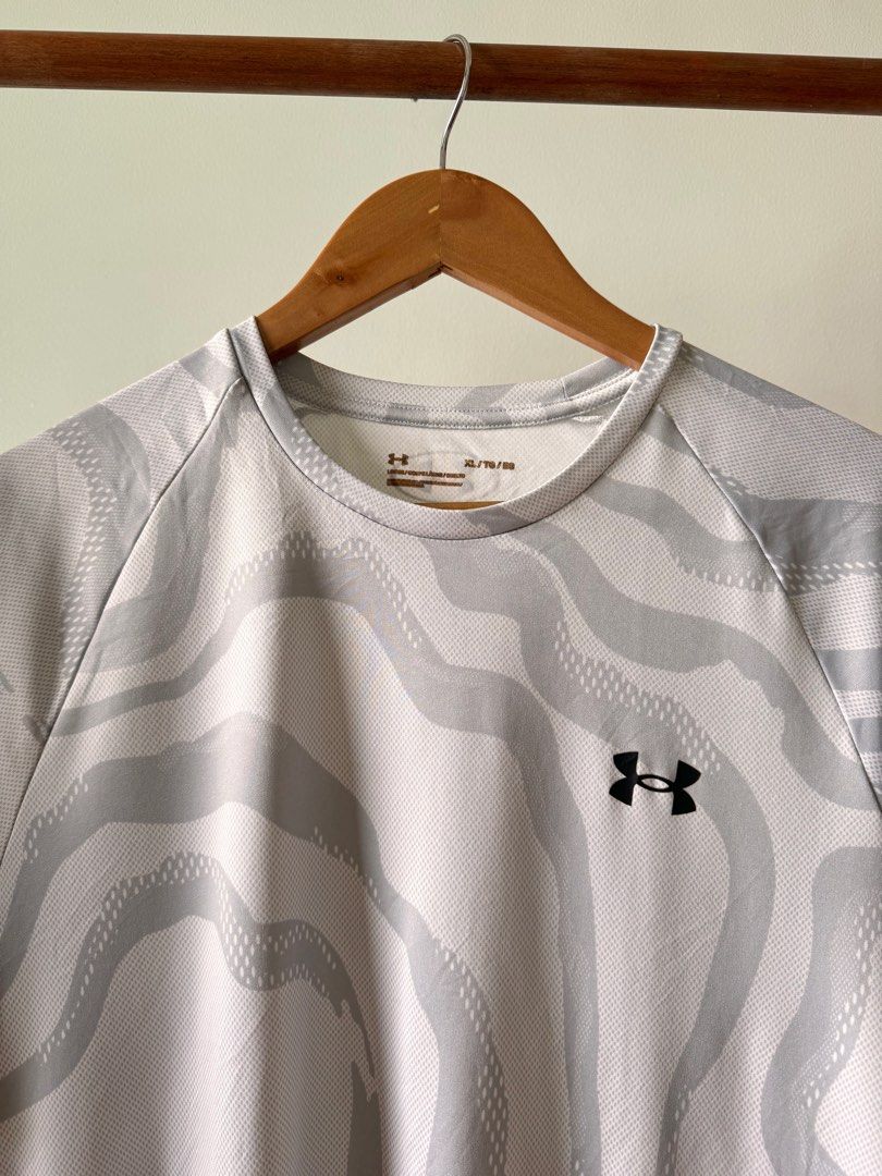 Under Armour HeatGear Tee (Category: Tshirts & Polo Shirts ) located in Makati City. Submitted by thiftdirection (Listing ID 1379936399, Image 2). Description: Under Armour HeatGear Tee Stay cool, dry, and ready for action in this lightweight performance shirt. Featuring a sleek gray camo design, it’s built for breathability and all-day comfort. Perfect for your workouts or just casual flex XL on Tag Actual Dimes:21x27 650.00 DM to grab it before