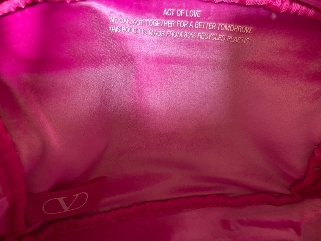 Valentino Pouch (Category: Luxury Bags & Wallets) located in Calapan. Submitted by lucasthrifts (Listing ID 1379999557, Image 2). Description: Velvet Excellent condition 3500 add sf.
