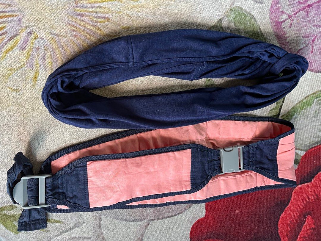2 pcs Gendongan bayi (Kategori: Kereta, Kursi Goyang & Gendongan Bayi) berada di Padang. Dikirim oleh preloved.abg.adk (ID iklan 1380171034, Gambar 2). Deskripsi: Yg pink masih baru blum pernah di pakai Yg navy gendongan kaos M shape Harga take all.