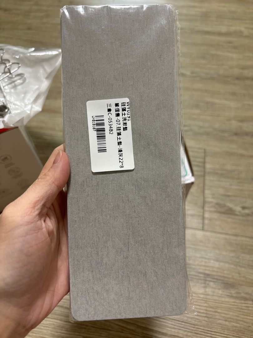 由 wenwenzz (刊登 ID 1379455306，圖片 2) 提交，位於 台北市 (Taipei) 的 硅藻土墊*3 (類別：浴室、廚房用品配件)，說明：兩個一起。