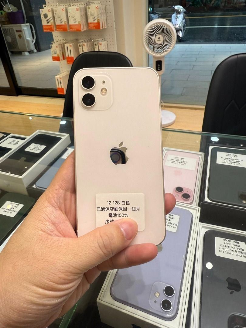 由 ai_phone (刊登 ID 1380195332，圖片 1) 提交，位於 台南市 (Tainan) 的 [永康] iPhone 12 128G 白 (類別：iPhone 12 系列)，說明：iPhone 12 128G 白 ✔️外觀九成新 ✔️電池健康度100% ✔️單手機 無盒裝 #台南實體店面 #可免卡分期 #可舊機折抵 #可攜碼、續約申辦。