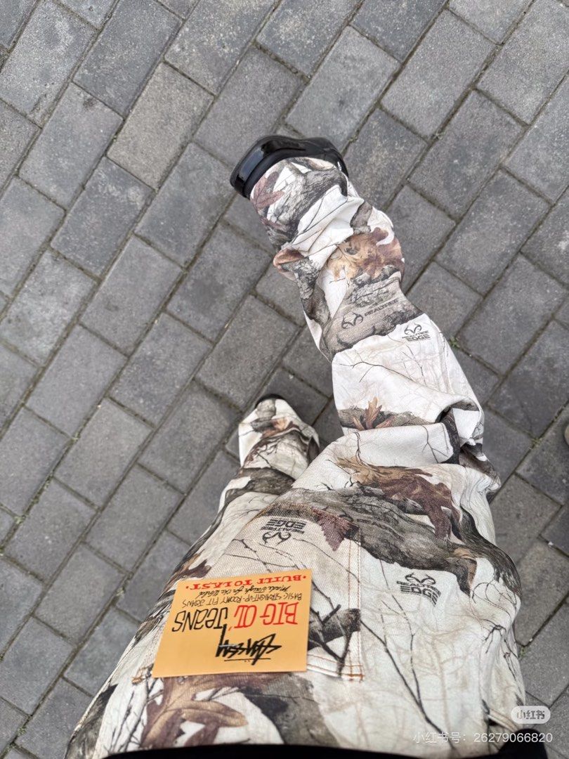 由 oo0oo0oo0 (刊登 ID 1380256640，圖片 2) 提交，位於 台中市 (Taichung) 的 🎱 Stussy Realtree Edge Big Ol' Jean 落葉牛仔褲 beams supreme (類別：牛仔褲)，說明：30腰 腰圍平量88cm 穿一次超級新。