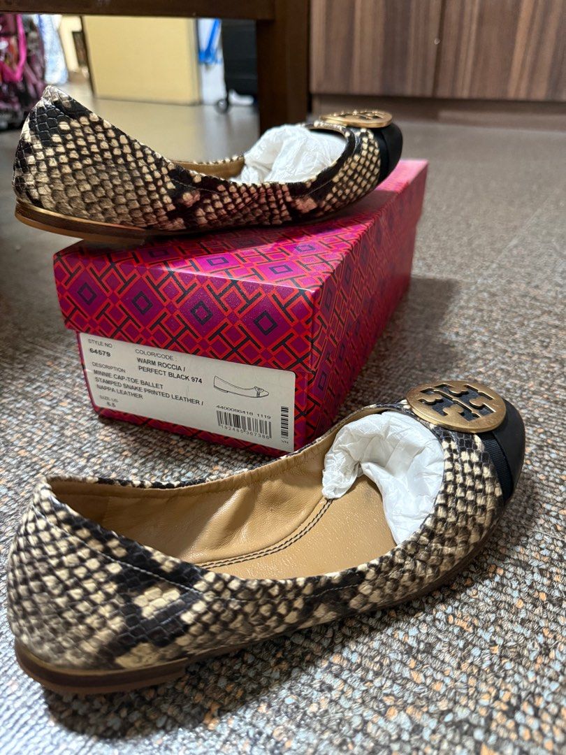 💯 Tory Burch Flats (Category: Sneakers & Footwear) located in Paranaque City. Submitted by boxelle (Listing ID 1380273659, Image 2). Description: 💯 Tory Burch Flats color: warm rocia / black Size 6.5 (best fit for 6 or slim size 6.5 feet) *this a retail bought* Complete with its box and fillers No issue or concerns MOP: BPI or Gcash only sf c/o buyer.