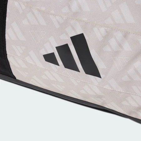由 1111dddd1111nnnn (刊登 ID 1380262320，圖片 2) 提交，位於 高雄市 (Kaohsiung) 的 adidas 愛迪達 LIN DUF M MONO 旅行包 男女款 米色-JG1105 (類別：其他運動配件)，說明：🟡商品規格 品牌：adidas 型號：JG1105 顏色：米灰色 定價：1290 性別：中性 款式：運動行李袋 材質：100%聚酯纖維 產地：依鞋盒/吊牌標示為準 尺寸：單一尺寸（肩帶可調長短） 高28*寬56*深22cm（40 L） 🟡商品特色： 這款中型 adidas 行李袋兼具實用與時尚，適合各種場合使用。採用耐用材質製成，耐磨抗用，能妥善收納您的隨身物品。 無論是前往健身房、短途旅行，還是日常使用，雙提把搭配可調式肩背帶設計，讓攜帶更輕鬆、更舒適🏃🏻‍➡️✈️🏋️。