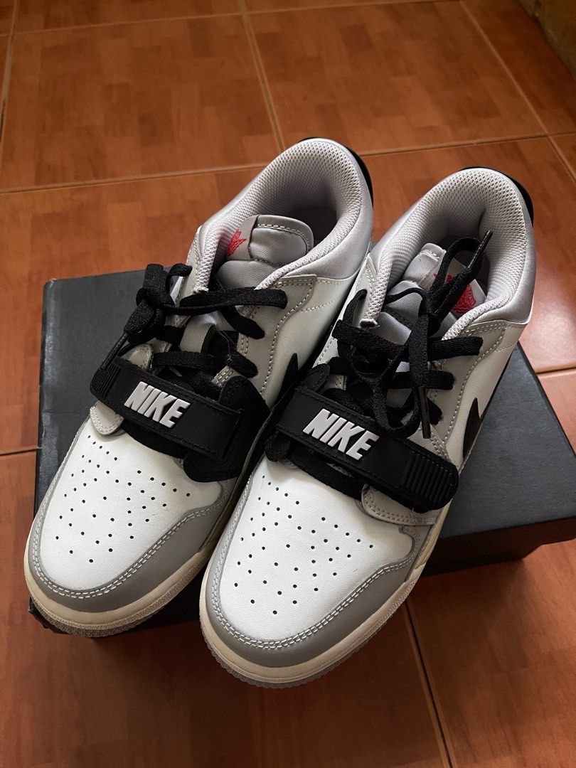 Air Jordan Legacy 312 Low (GS) (Category: Sneakers) located in Quezon City. Submitted by atebernice (Listing ID 1380155976, Image 2). Description: 6Y, UK 5.5, BR 37, CM 24, EUR 38.5.