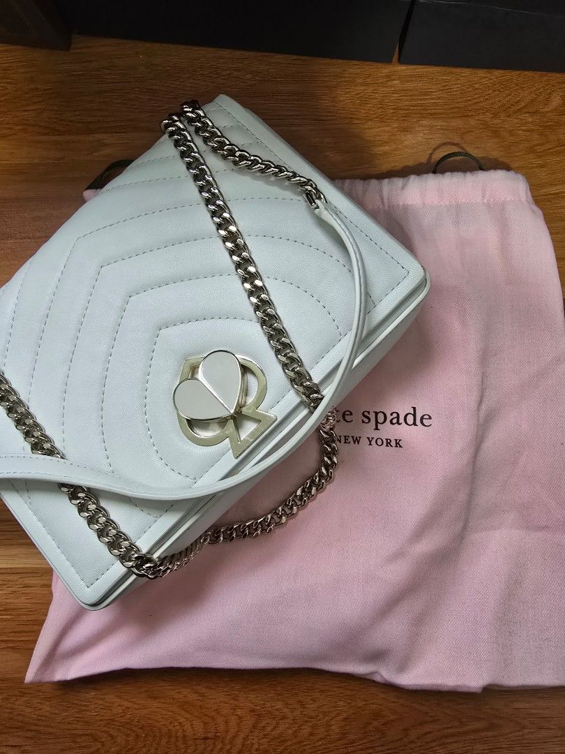 Amelia Twistlock Small Convertible Chain Shoulder Bag in Optic White (Category: Luxury Bags & Wallets) located in Lipa City. Submitted by jenragragio (Listing ID 1380241607, Image 3). Description: Amelia Twistlock Small Convertible Chain Shoulder Bag in Optic White with Dustbag.