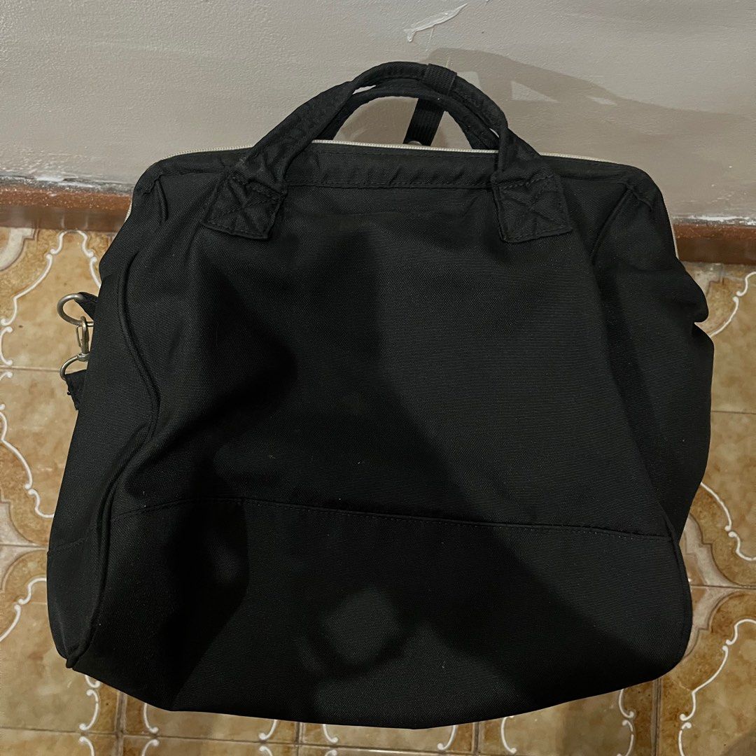 Anello Boston bag - black (Category: Cross-body Bags) located in Manila. Submitted by styledbysha (Listing ID 1380167734, Image 3). Description: Flaw: With paint stains .