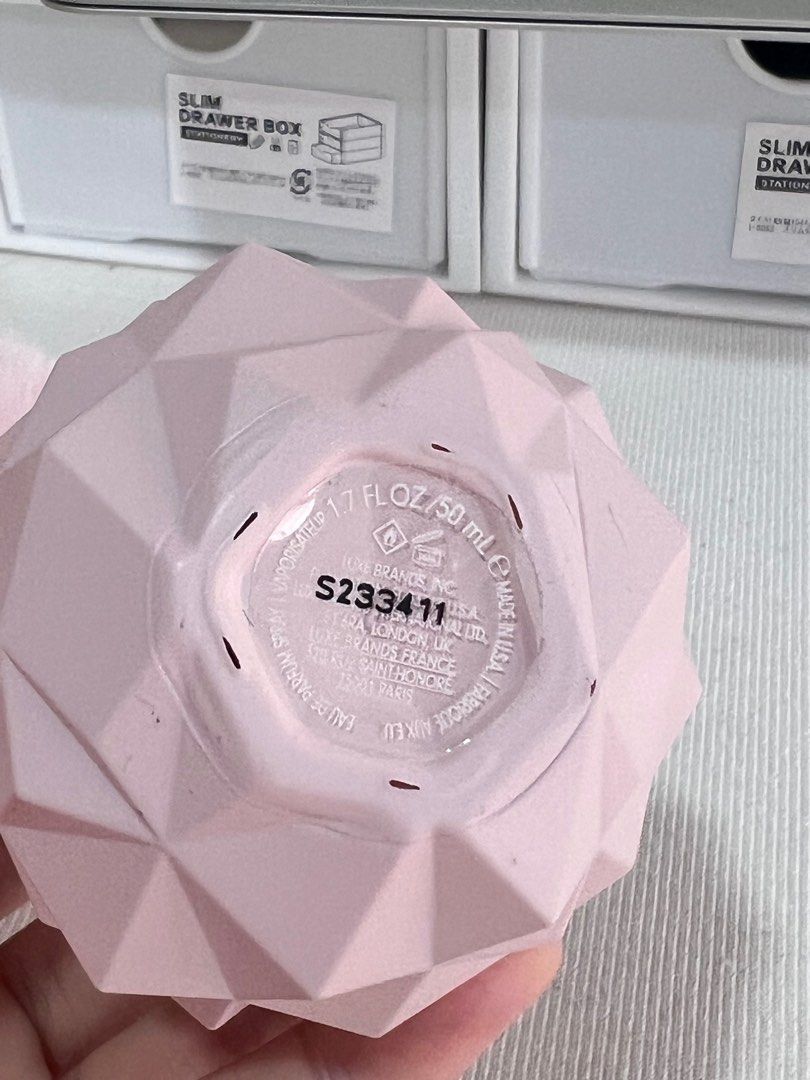 由 abwtty (刊登 ID 1380156374，圖片 2) 提交，位於 新北市 (New Taipei) 的 Ariana Grande Sweet Like Candy 甜如蜜糖女性淡香精 (類別：香水、體香劑)，說明：無盒 50ml 看不出水量 但噴十次以內 大概還有九分滿 。