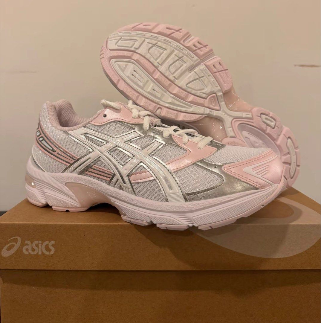 Asics Gel-1130 Cream Pearl Pink Sneakers (Category: Sneakers) located in Singapore. Submitted by enrtf (Listing ID 1380269865, Image 1). Description: Brand new special edition Asics Gel-1130 sneakers bought in Msia. 100% authentic with box. Limited sizes available, pm for sizes..