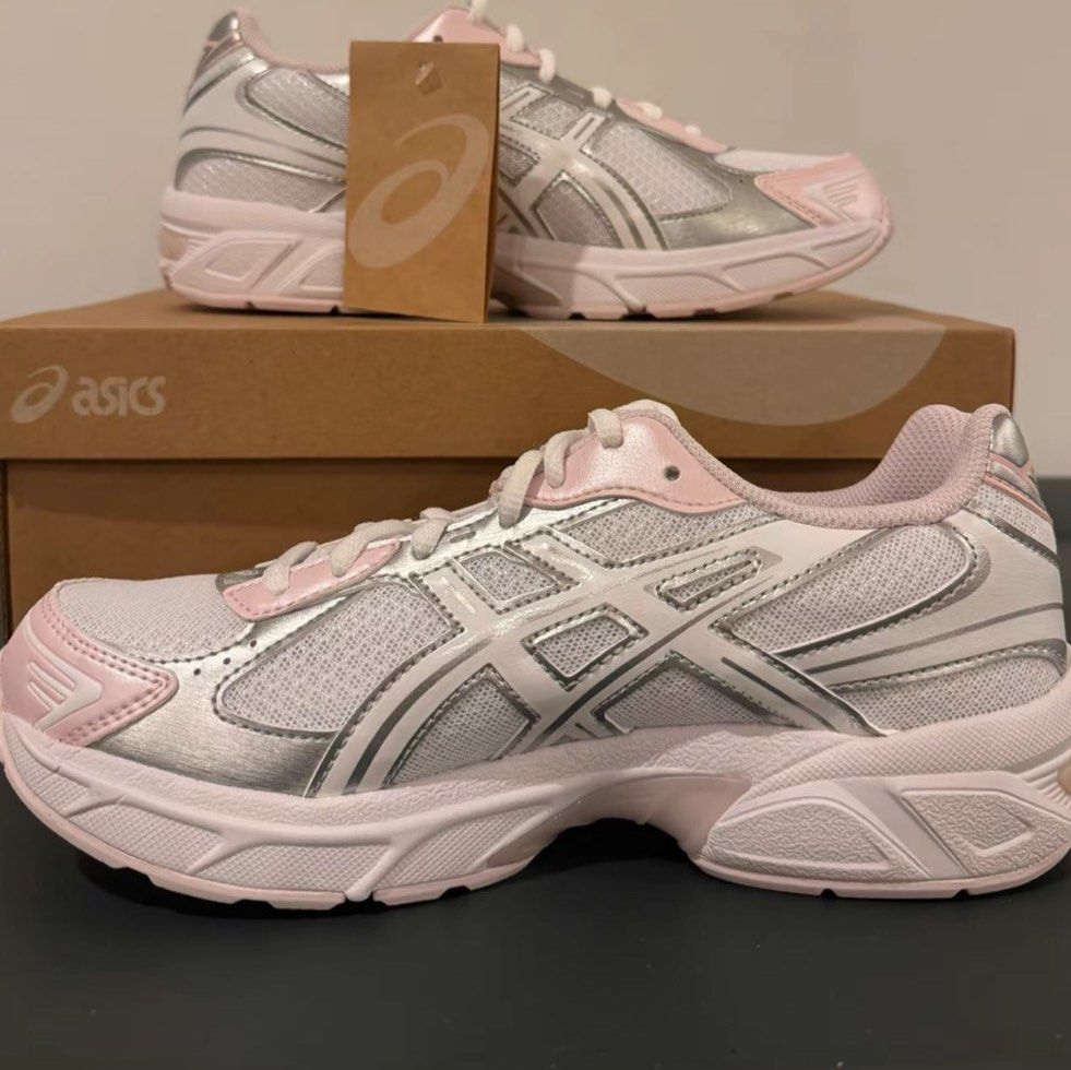 Asics Gel-1130 Cream Pearl Pink Sneakers (Category: Sneakers) located in Singapore. Submitted by enrtf (Listing ID 1380269865, Image 3). Description: Brand new special edition Asics Gel-1130 sneakers bought in Msia. 100% authentic with box. Limited sizes available, pm for sizes..