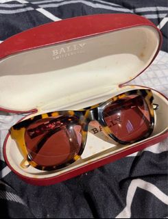 (Category: ) located in . Submitted by preloved_shop_kl (Listing ID 1380284313, Image 1). Description: .