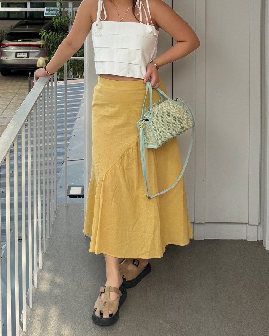 BAYO Yellow Linen Skirt (Category: Skirts) located in Taguig. Submitted by __jsww (Listing ID 1380276473, Image 3). Description: Medium Used once.