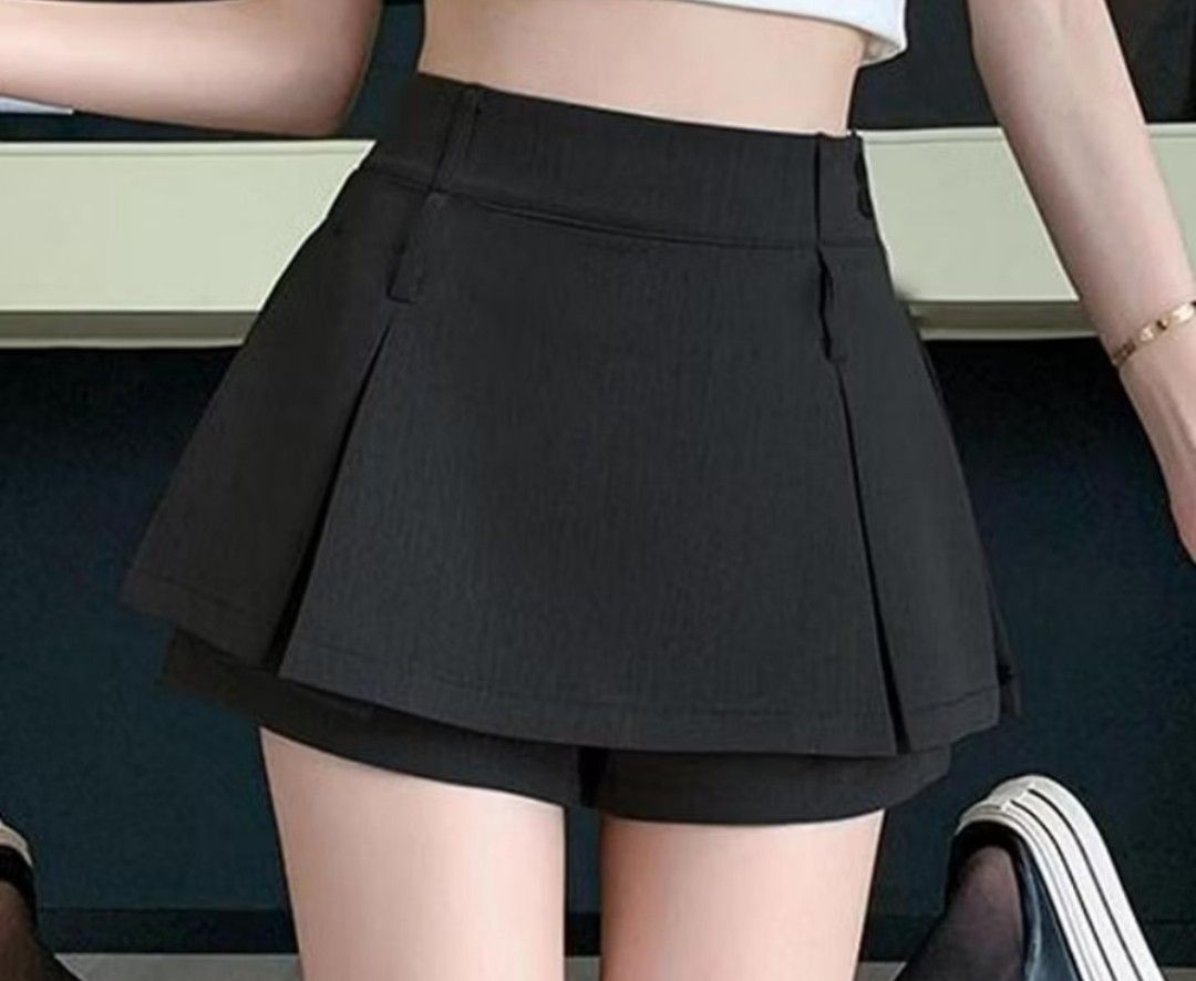 Black Skorts (Category: Skirts) located in Taguig. Submitted by chicstyle (Listing ID 1380127924, Image 1). Description: Skorts 25-26.