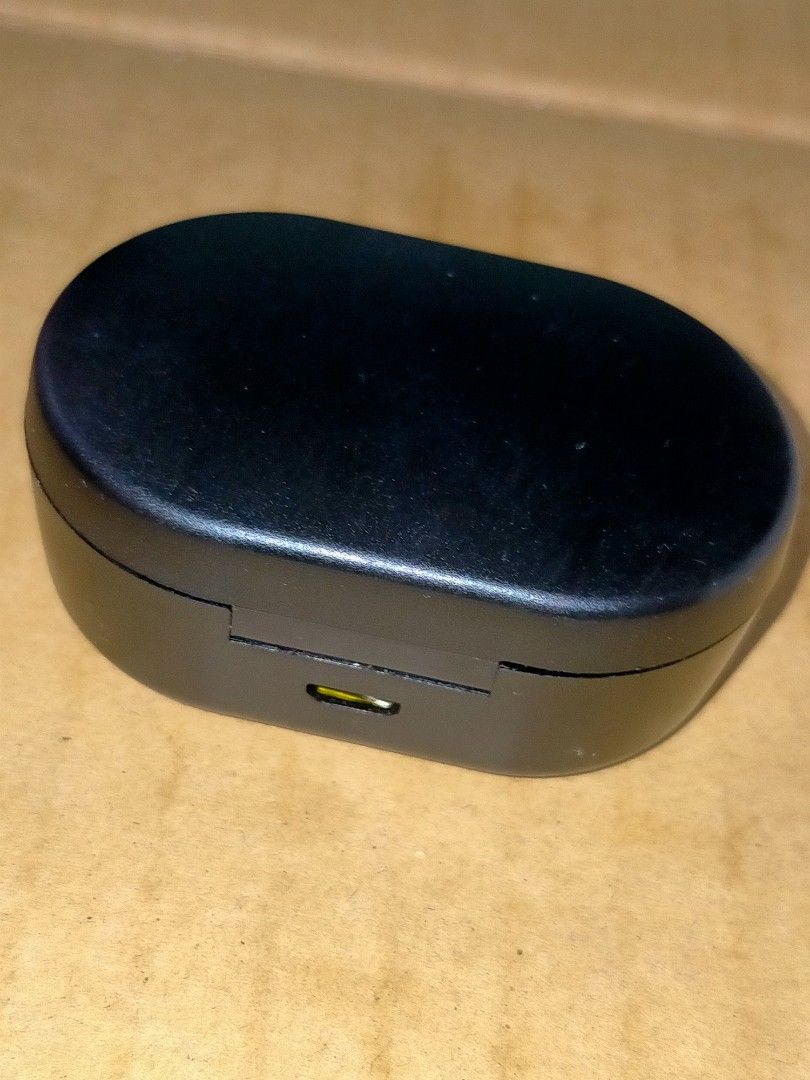 Bluetooth Earphones (Category: Headphones & Headsets) located in Cebu City. Submitted by luv2shop8 (Listing ID 1380256343, Image 2). Description: Japan source.