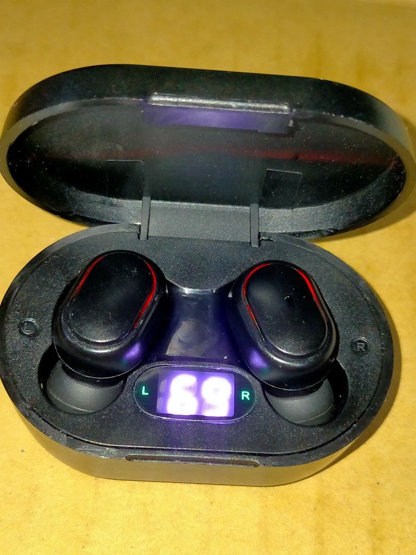 Bluetooth Earphones (Category: Headphones & Headsets) located in Cebu City. Submitted by luv2shop8 (Listing ID 1380256343, Image 1). Description: Japan source.