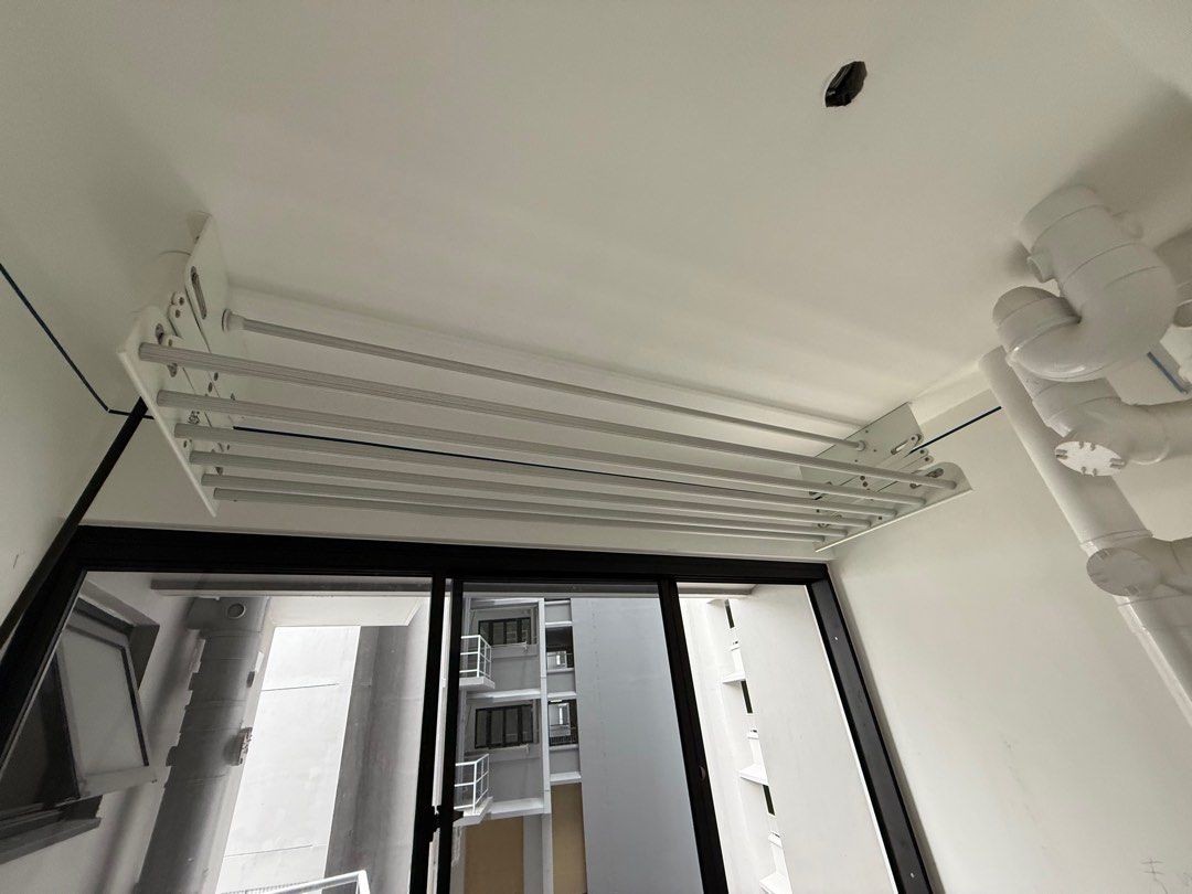 BTO Retractable laundry rack