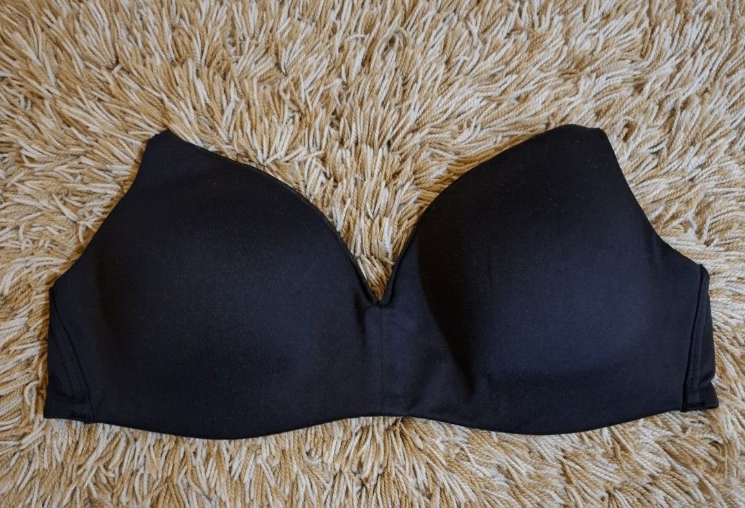 Calvin Klein Bra Small (Category: Undergarments & Loungewear) located in Rizal. Submitted by kline13 (Listing ID 1380177823, Image 1). Description: .