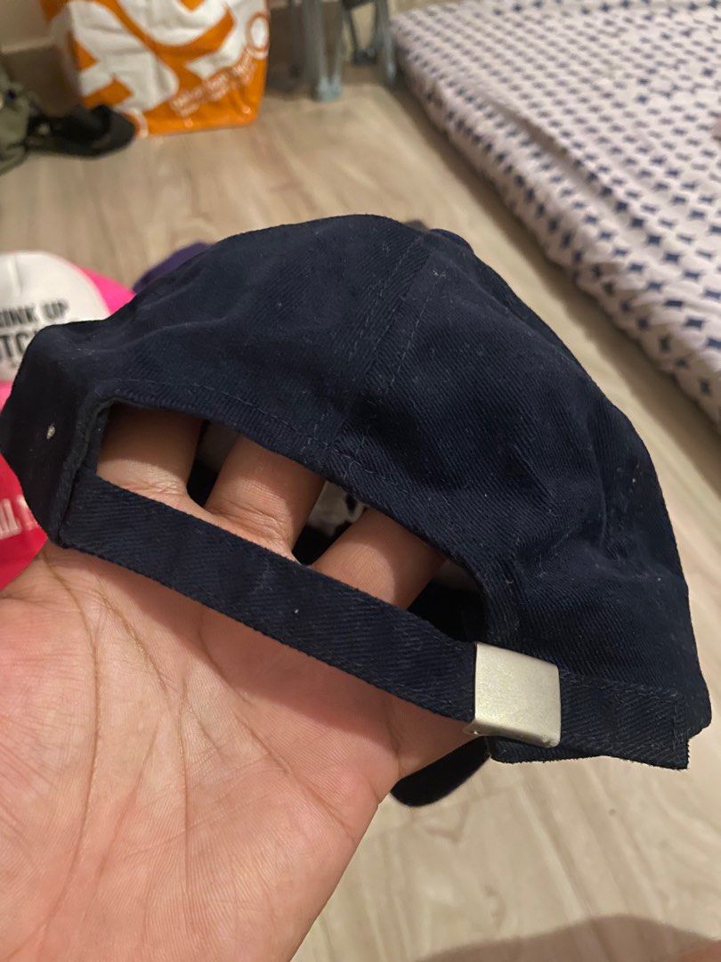 Cap (Category: Cap & Hats) located in Tampoi. Submitted by machafiq (Listing ID 1380268949, Image 3). Description: All for rm25 Porsche❌.