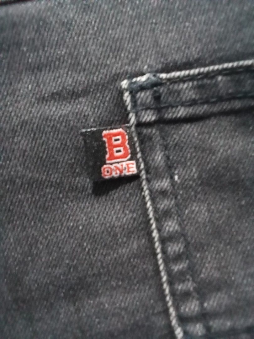 Celana Jeans Pendek (Kategori: 8 hingga 12 tahun) berada di Jakarta Selatan. Dikirim oleh eva.rosdiana (ID iklan 1380187561, Gambar 3). Deskripsi: Ada cacat di bagian kancing hilang ada karet di pinggang bisa di adjust tapi karet nya sudah agak melar.