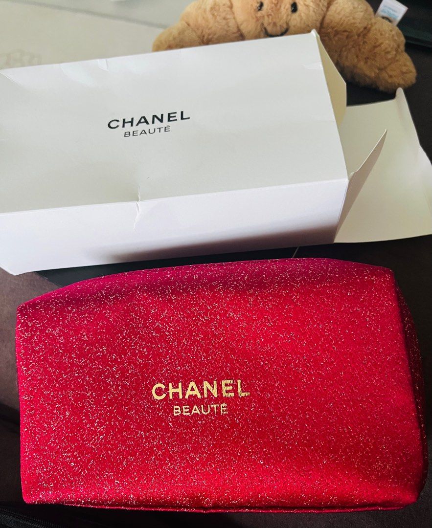 Chanel Toiletry Bag （分類：手袋及銀包）位於 Hong Kong。 由 whitepearl7 提交（商品編號 1380204396，圖片 1）。簡介： 順豐到付。