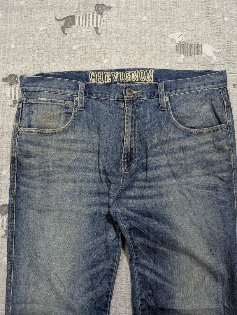 Chevignon Relaxed Fit Jeans 36 (Category: Jeans) located in Antipolo. Submitted by bentakahitanoano (Listing ID 1380255735, Image 3). Description: Still in good condition Size 36 Relax fit Measurements Waist 18.5 Rise 11 Thigh 12.5 Length 41.5 Inseam 31.5 Leg opening 8.5.