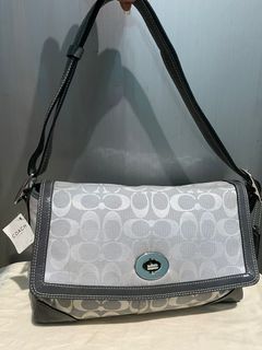 (Kategori: ) berada di . Dikirim oleh dwiky_preloved (ID iklan 1380263909, Gambar 1). Deskripsi: .