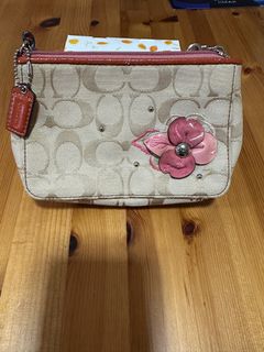 (Category: ) located in . Submitted by coach888 (Listing ID 1380219715, Image 1). Description: .