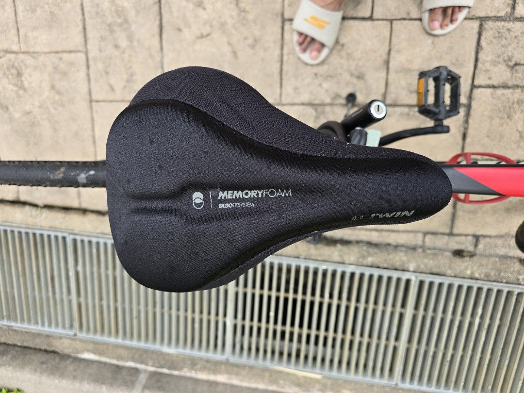 Decathlon BTWIN Riverside 500 Hybrid Bike ! Fully Loaded with Accessories! Excellent Condition !!! (Category: Bicycles) located in Singapore. Submitted by farhanshk (Listing ID 1380183029, Image 3). Description: - BTWIN Riverside 500 Hybrid bicycle (S) - Excellent condition and Ready to use - Perfect for commuting and leisure - Fully loaded with all below accessories (worth $70+ included) *500 Memory foam saddle cover *Includes the central bike s