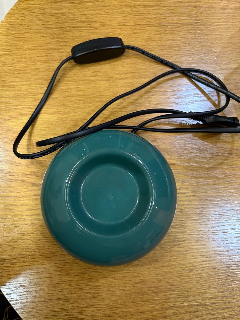 Essential oil diffuser (Category: Home Fragrance) located in Singapore. Submitted by tyfjen (Listing ID 1380248138, Image 2). Description: Lightly used electric essential oil diffuser for sale.
