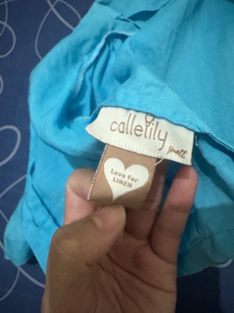 Formal top (Category: Blouses) located in Taguig. Submitted by nonaandrea23 (Listing ID 1380221192, Image 2). Description: Bought in callelily shop (IG) for 1710 pesos. Used once during our christmas party. Super cute and elegant. It’s linen pala yung tela.