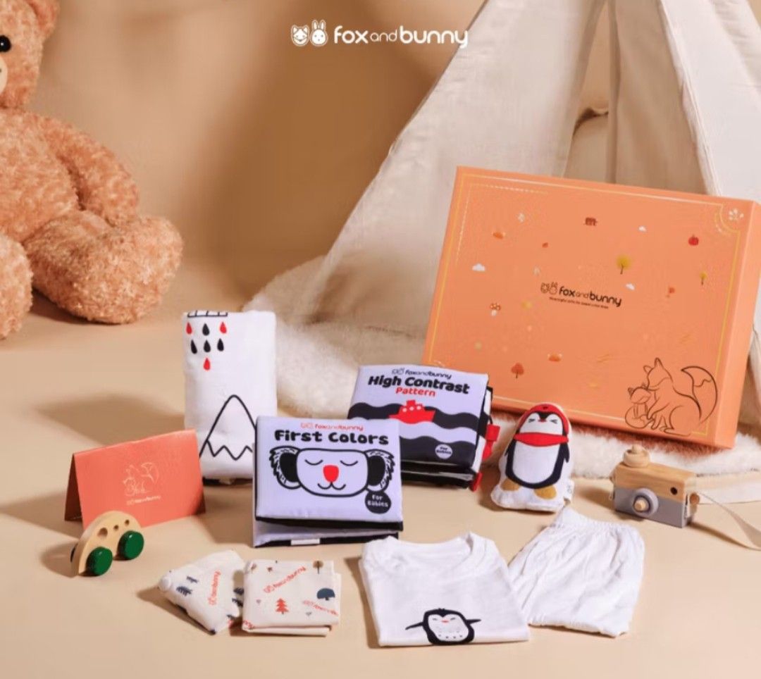 Fox and bunny hampers set newborn (Kategori: Orang Tua, Bayi & Anak - Lainnya) berada di Semarang. Dikirim oleh pinkerzlin (ID iklan 1380160261, Gambar 1). Deskripsi: cuma terpakai 2 bukunya, lainnya masih baru.. bukunya ngga kotor, bisa dicuci juga...