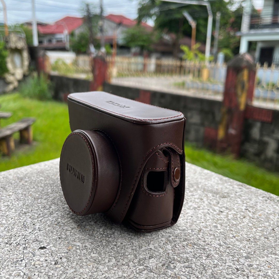 Fuji Film X100 Leather Case (Category: Cameras) located in Dinalupihan. Submitted by hell.thrift (Listing ID 1380194164, Image 2). Description: Fuji film leather case No issue Rfs upgrade camera .