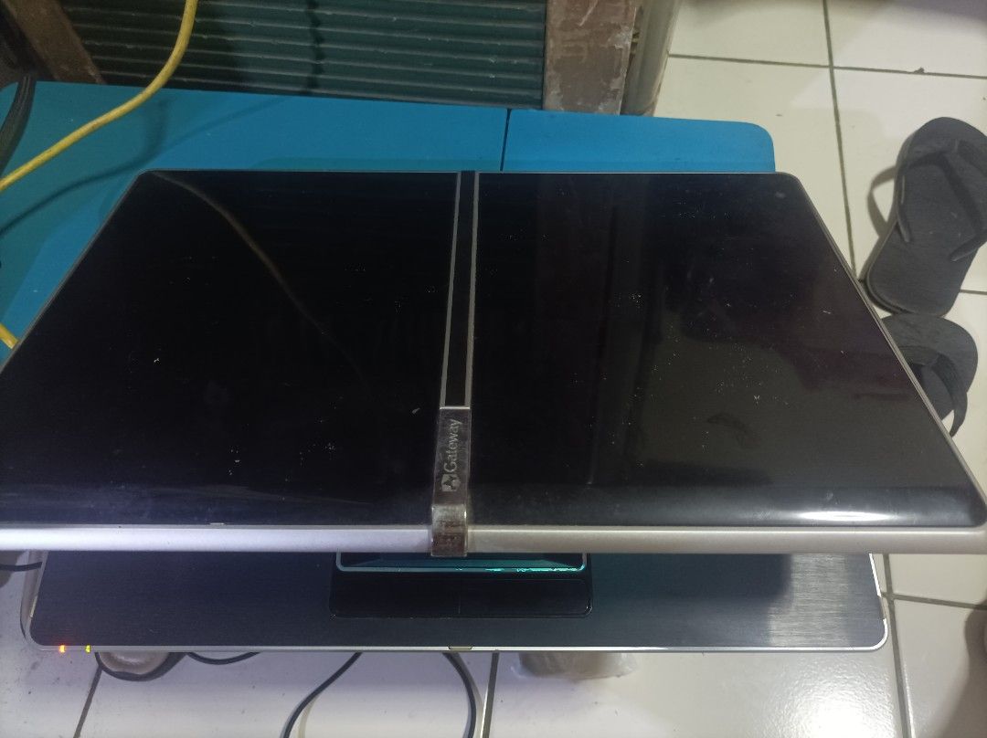 Gateway 14inch laptop swap (Category: Laptops & Notebooks) located in Manila. Submitted by swiftowl.ce049f (Listing ID 1380250947, Image 2). Description: windows 10 pro office 2019 hdd with orig charger battery last 1hour with canera pwede swaps a floor electric fan 20 inxh pick up/meet up makati/angono rizal.
