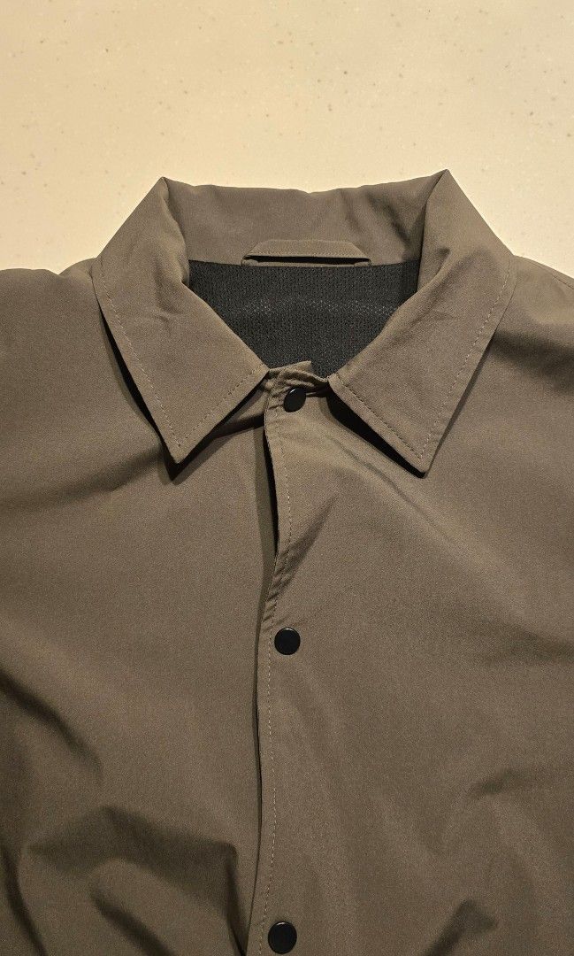 GU Green Coach Jacket (Category: Coats, Jackets and Outerwear) located in San Fernando. Submitted by hapinuyir (Listing ID 1380276948, Image 1). Description: Like New Condition GU Green Coach Jacket Too many jackets na and this one's barely used, stored nalang sa cabinet No issues, closest 'issue' I can find is the last pic Green is more of an olive green.