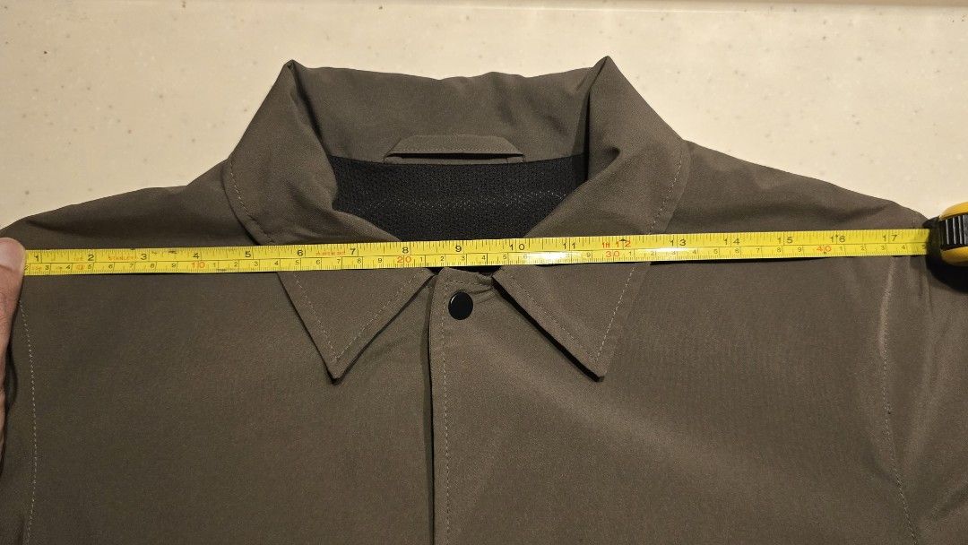 GU Green Coach Jacket (Category: Coats, Jackets and Outerwear) located in San Fernando. Submitted by hapinuyir (Listing ID 1380276948, Image 3). Description: Like New Condition GU Green Coach Jacket Too many jackets na and this one's barely used, stored nalang sa cabinet No issues, closest 'issue' I can find is the last pic Green is more of an olive green.