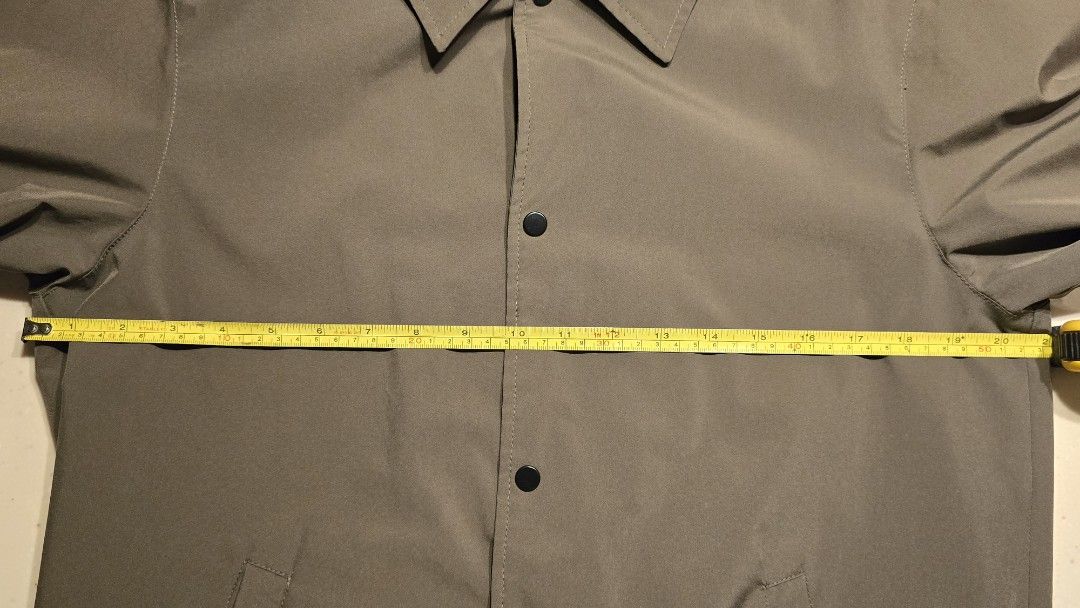 GU Green Coach Jacket (Category: Coats, Jackets and Outerwear) located in San Fernando. Submitted by hapinuyir (Listing ID 1380276948, Image 2). Description: Like New Condition GU Green Coach Jacket Too many jackets na and this one's barely used, stored nalang sa cabinet No issues, closest 'issue' I can find is the last pic Green is more of an olive green.