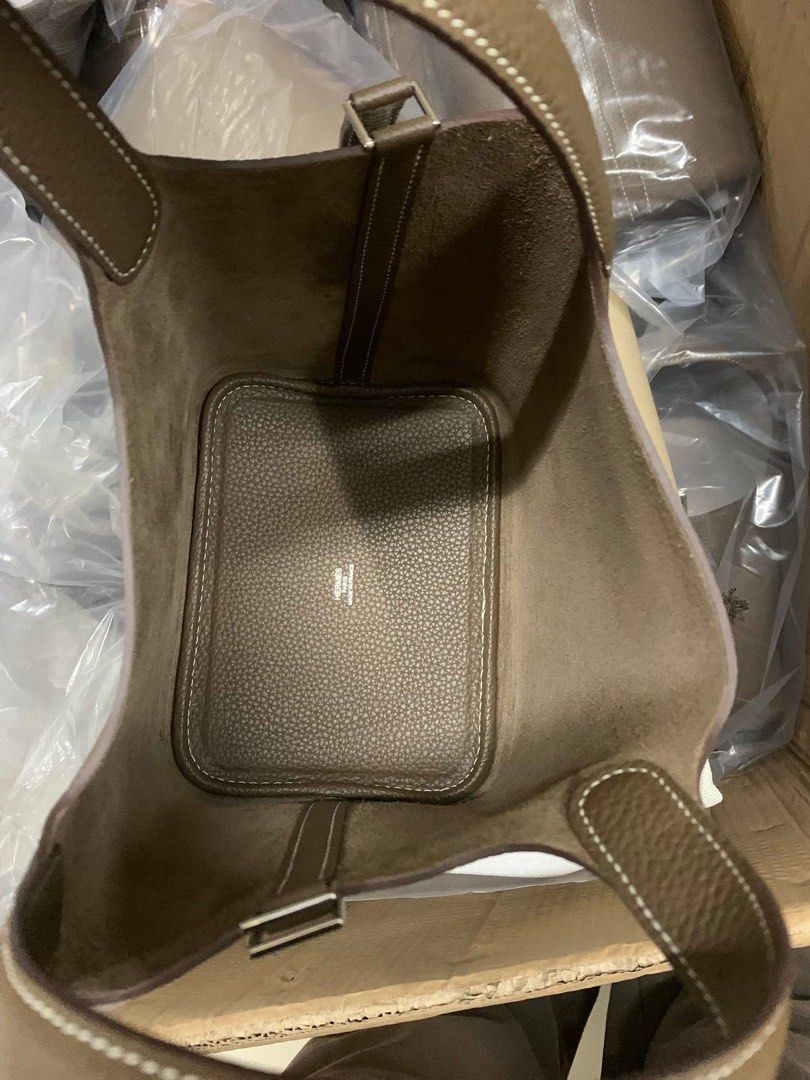 Hermes Picotin Etoupe togo leather 18cm (Category: Luxury Bags & Wallets) located in Quezon City. Submitted by rarebagsfrmjapan (Listing ID 1380253713, Image 3). Description: PERFECT GIFT OR GIVEAWAYS REWARD UR SELF OR LOVE ONES AT LEAST ONCE A YEAR !!! 𝐃𝐈𝐒𝐂𝐋𝐀𝐈𝐌𝐄𝐑: we are 𝐧𝐨𝐭 𝐚𝐬𝐬𝐨𝐜𝐢𝐚𝐭𝐞𝐝 𝐰𝐢𝐭𝐡 𝐭𝐡𝐞 𝐛𝐫𝐚𝐧𝐝𝐬 𝐭𝐡𝐚𝐭 𝐚𝐫𝐞 𝐥𝐢𝐧𝐤𝐞𝐝 𝐚𝐧𝐝 𝐬𝐭𝐚𝐭𝐞𝐝 𝐢𝐧 𝐭𝐡𝐢𝐬 𝐩𝐨𝐬𝐭. 𝐀𝐥𝐥 𝐫𝐢𝐠𝐡𝐭𝐬 𝐚𝐫𝐞 𝐫𝐞𝐬𝐞𝐫
