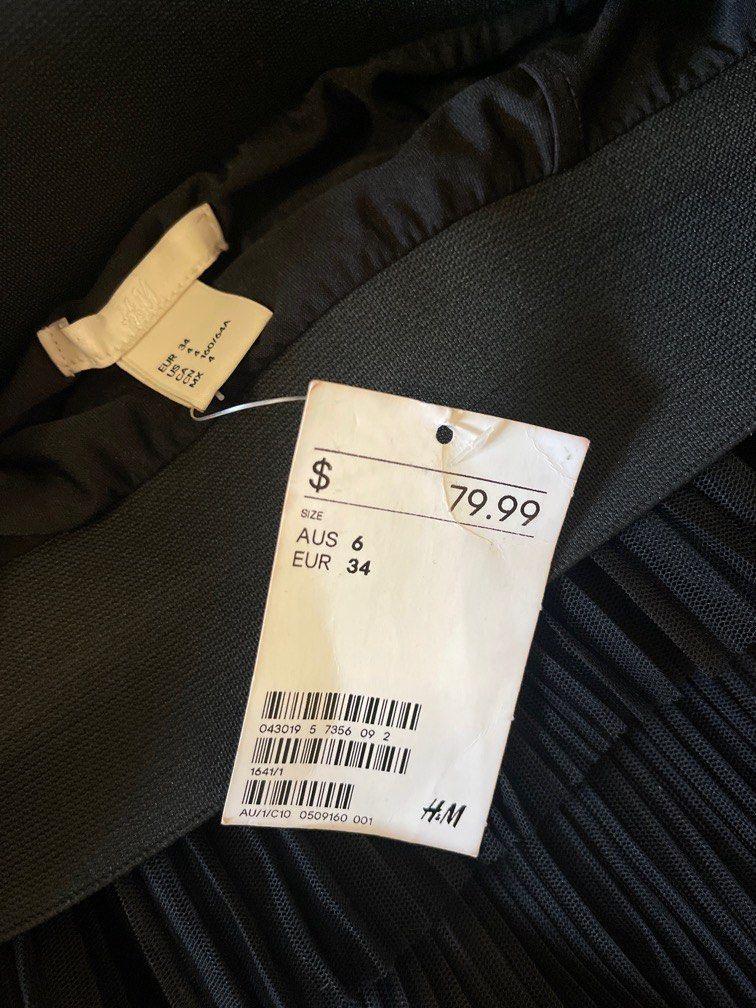 H&M Skirt (Category: Women's Clothes) located in Liverpool. Submitted by amraluckett (Listing ID 1380160815, Image 3). Description: H&M Skirt New with Tags high waist Size Aus 6.