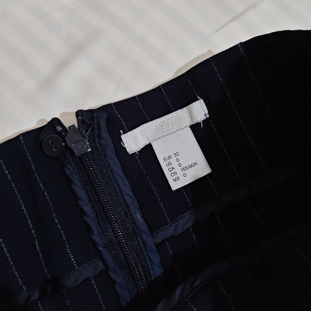 H&M Striped Dark Blue Skirt - Small (Category: Skirts) located in Makati City. Submitted by almieland (Listing ID 1380132655, Image 3). Description: With pockets.